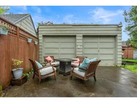 5820 NE Halsey Street Portland OR 97213