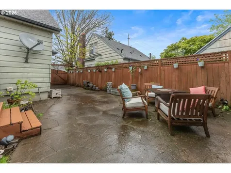 5820 NE Halsey Street Portland OR 97213