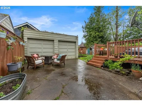 5820 NE Halsey Street Portland OR 97213