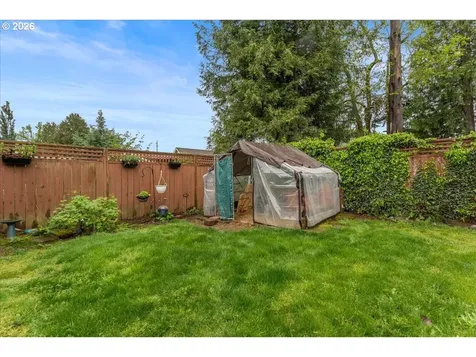 5820 NE Halsey Street Portland OR 97213