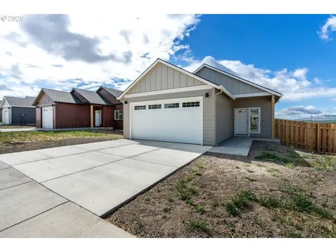 508 SW 6th Street Metolius OR 97741