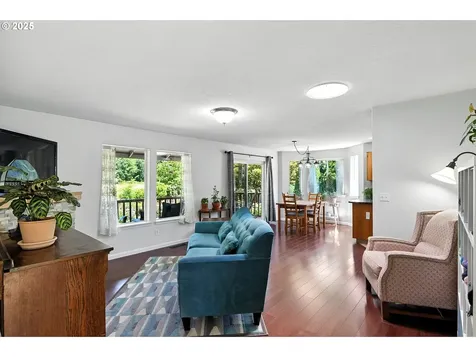 639 NE Meadow Drive Portland OR 97211