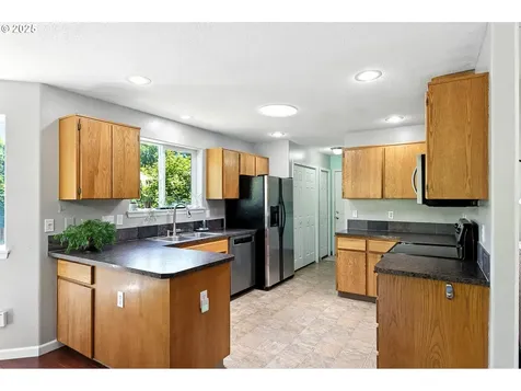 639 NE Meadow Drive Portland OR 97211
