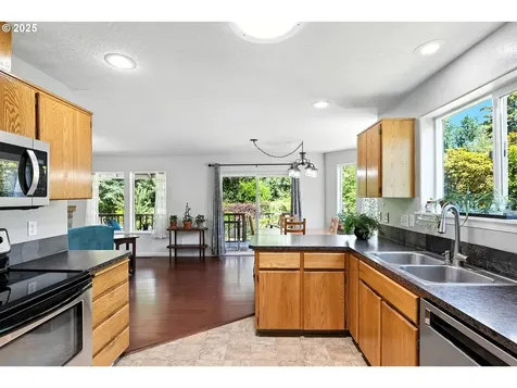 639 NE Meadow Drive Portland OR 97211