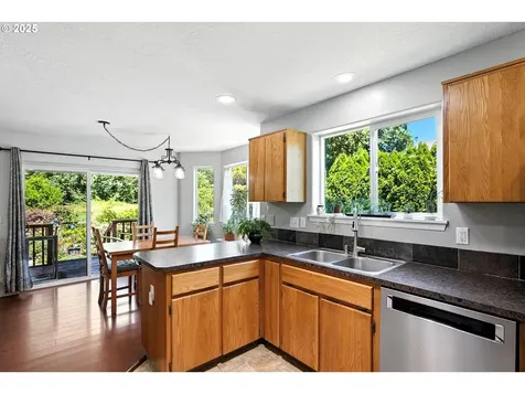 639 NE Meadow Drive Portland OR 97211