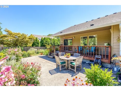 639 NE Meadow Drive Portland OR 97211