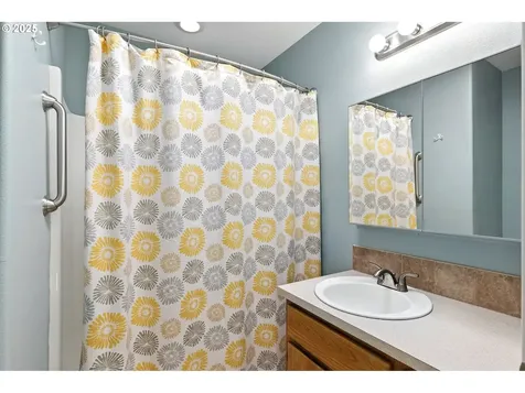 639 NE Meadow Drive Portland OR 97211