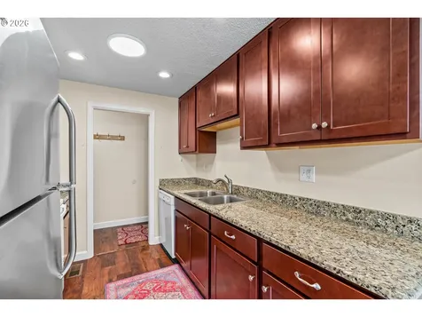 657 61st Street Springfield OR 97478