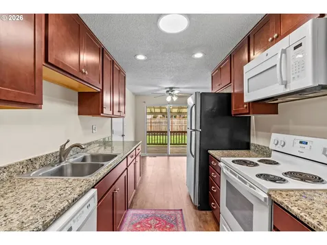657 61st Street Springfield OR 97478