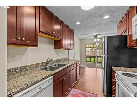 657 61st Street Springfield OR 97478