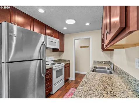 657 61st Street Springfield OR 97478