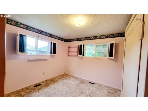 2965 S Myrtle Road Myrtle Creek OR 97457