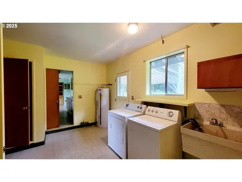 2965 S Myrtle Road Myrtle Creek OR 97457