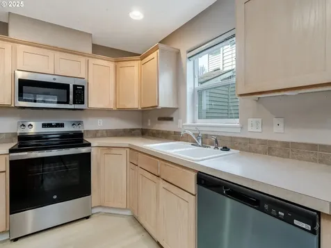 19058 Barrington Avenue Sandy OR 97055