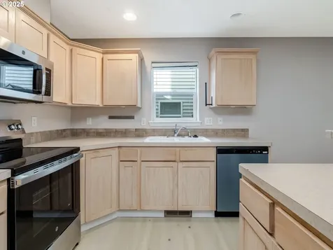 19058 Barrington Avenue Sandy OR 97055