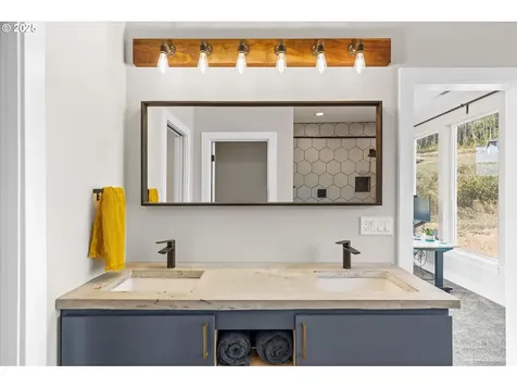 109 Stewart Spur 1 Kelso WA 98626