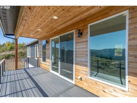 109 Stewart Spur 1 Kelso WA 98626