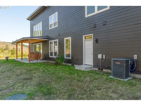 109 Stewart Spur 1 Kelso WA 98626