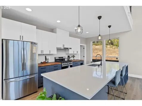 109 Stewart Spur 1 Kelso WA 98626