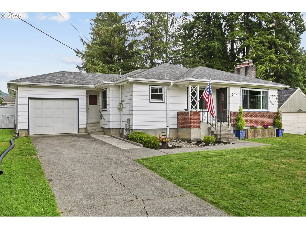 706 N 16th Avenue Kelso WA 98626
