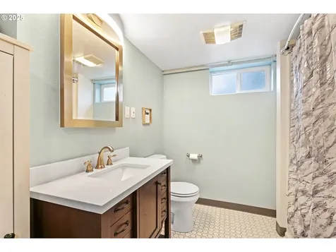 706 N 16th Avenue Kelso WA 98626