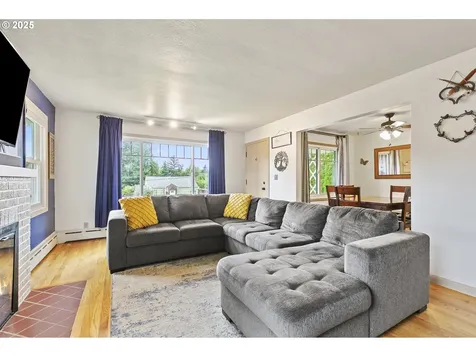 706 N 16th Avenue Kelso WA 98626