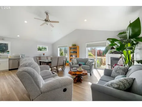 267 SE Tide Avenue Lincoln City OR 97367