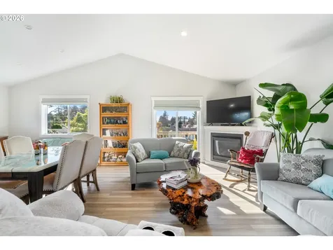 267 SE Tide Avenue Lincoln City OR 97367