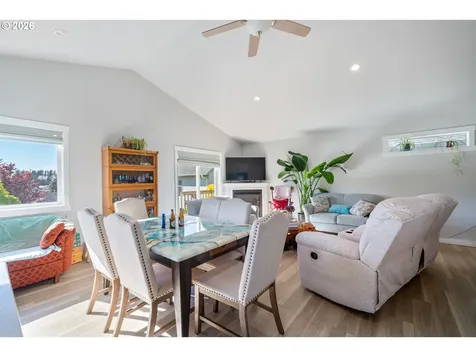 267 SE Tide Avenue Lincoln City OR 97367