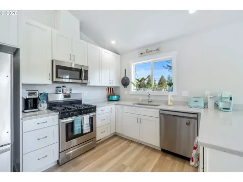 267 SE Tide Avenue Lincoln City OR 97367