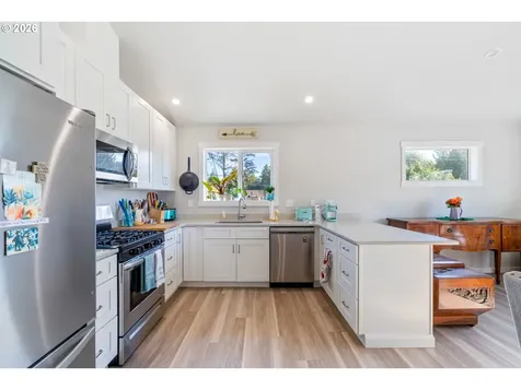 267 SE Tide Avenue Lincoln City OR 97367