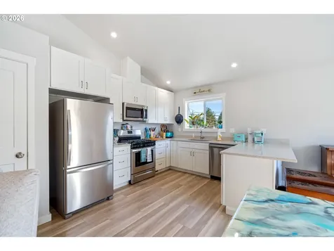 267 SE Tide Avenue Lincoln City OR 97367