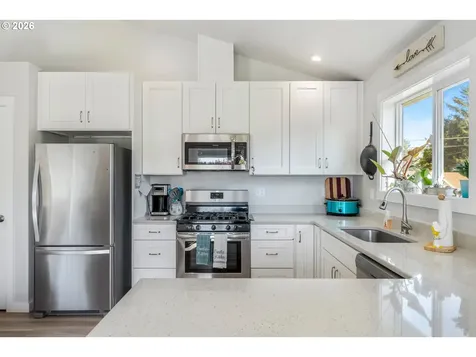 267 SE Tide Avenue Lincoln City OR 97367