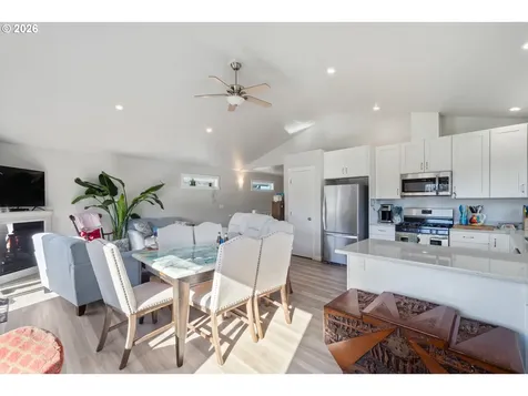 267 SE Tide Avenue Lincoln City OR 97367