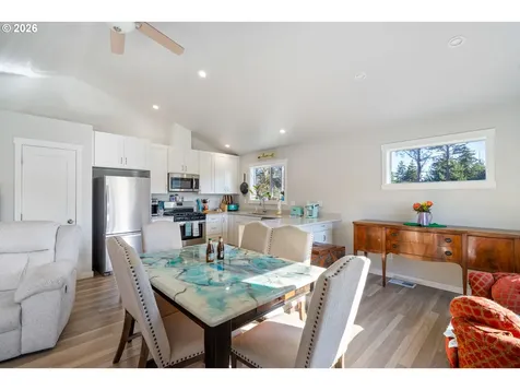 267 SE Tide Avenue Lincoln City OR 97367