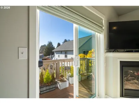 267 SE Tide Avenue Lincoln City OR 97367