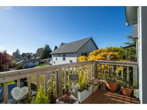 267 SE Tide Avenue Lincoln City OR 97367