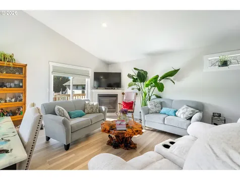 267 SE Tide Avenue Lincoln City OR 97367