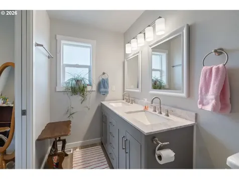 267 SE Tide Avenue Lincoln City OR 97367
