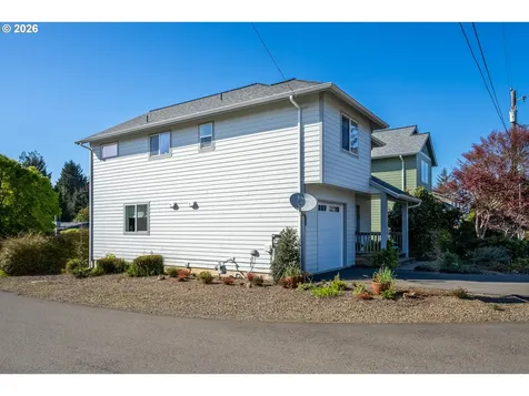 267 SE Tide Avenue Lincoln City OR 97367