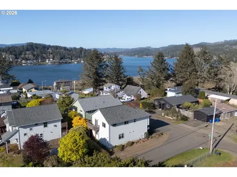 267 SE Tide Avenue Lincoln City OR 97367