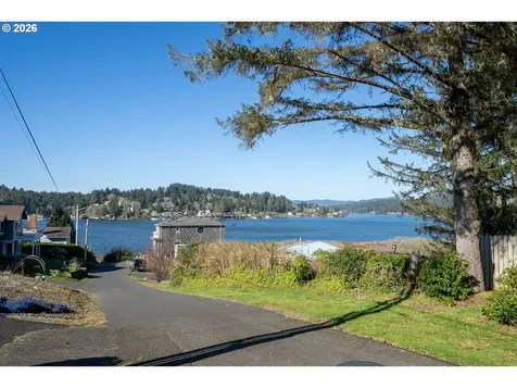 267 SE Tide Avenue Lincoln City OR 97367