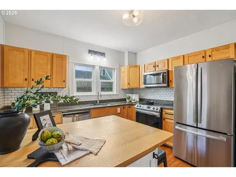 5617 SE Francis Street Portland OR 97206
