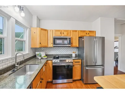 5617 SE Francis Street Portland OR 97206