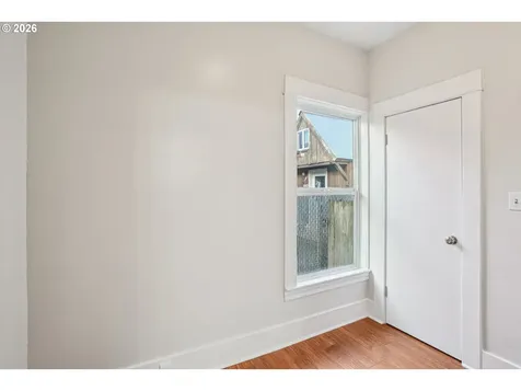 5617 SE Francis Street Portland OR 97206