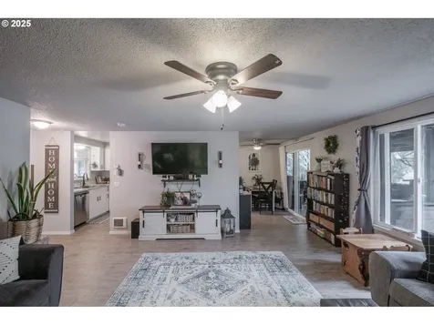 28271 Harmony Road Sweet Home OR 97386