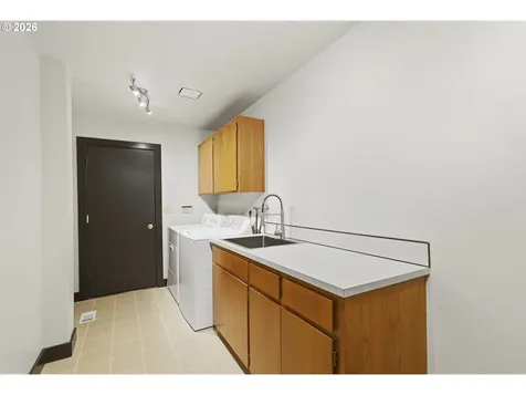 6320 SW Merlin Court Portland OR 97219