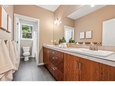 1336 NE Holland Street Portland OR 97211