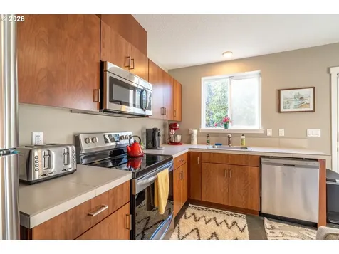 1336 NE Holland Street Portland OR 97211