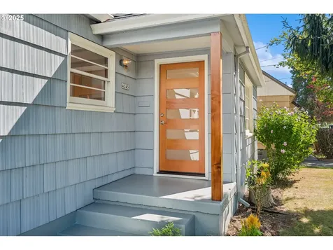 4245 NE Going Street Portland OR 97218